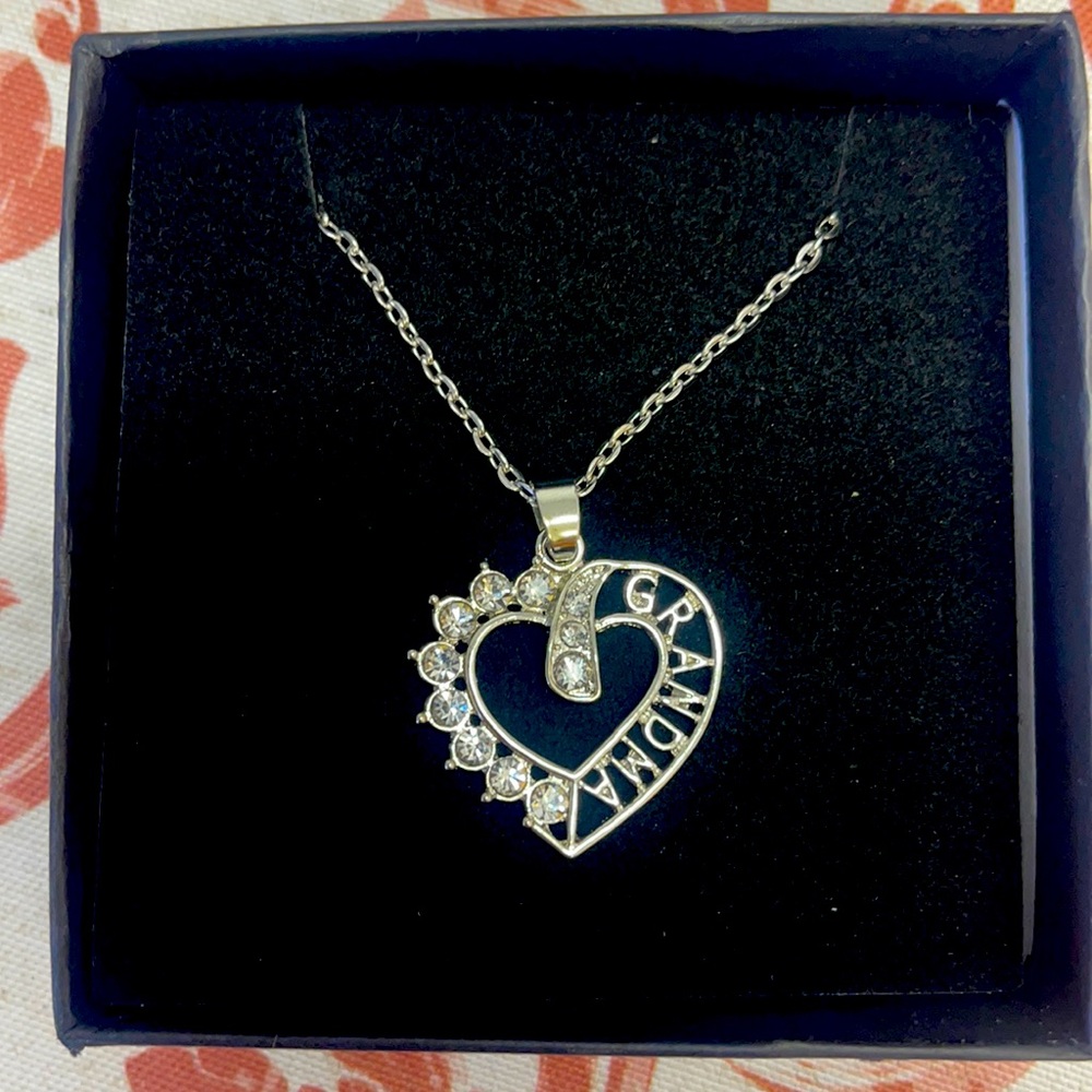 11 stones Silver heart grandma necklace
